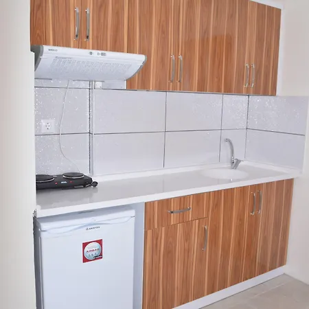 小岛公寓式酒店 2* 马尔马里斯