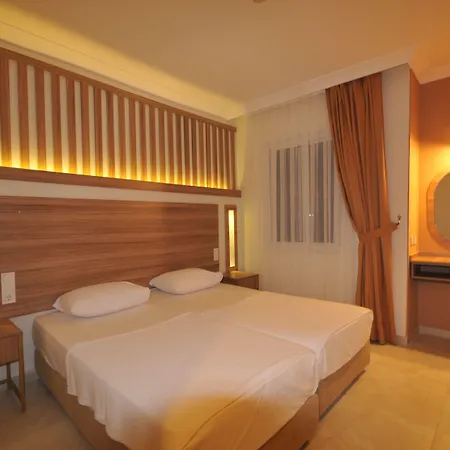 小岛公寓式酒店 马尔马里斯